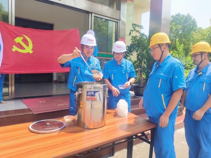 炎炎夏日送清涼，慰問職工暖人心